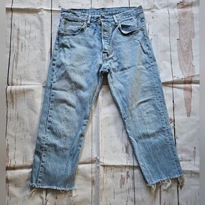 Levi's Women's Button Fly Denim Jean Cut Off Capri Size 32